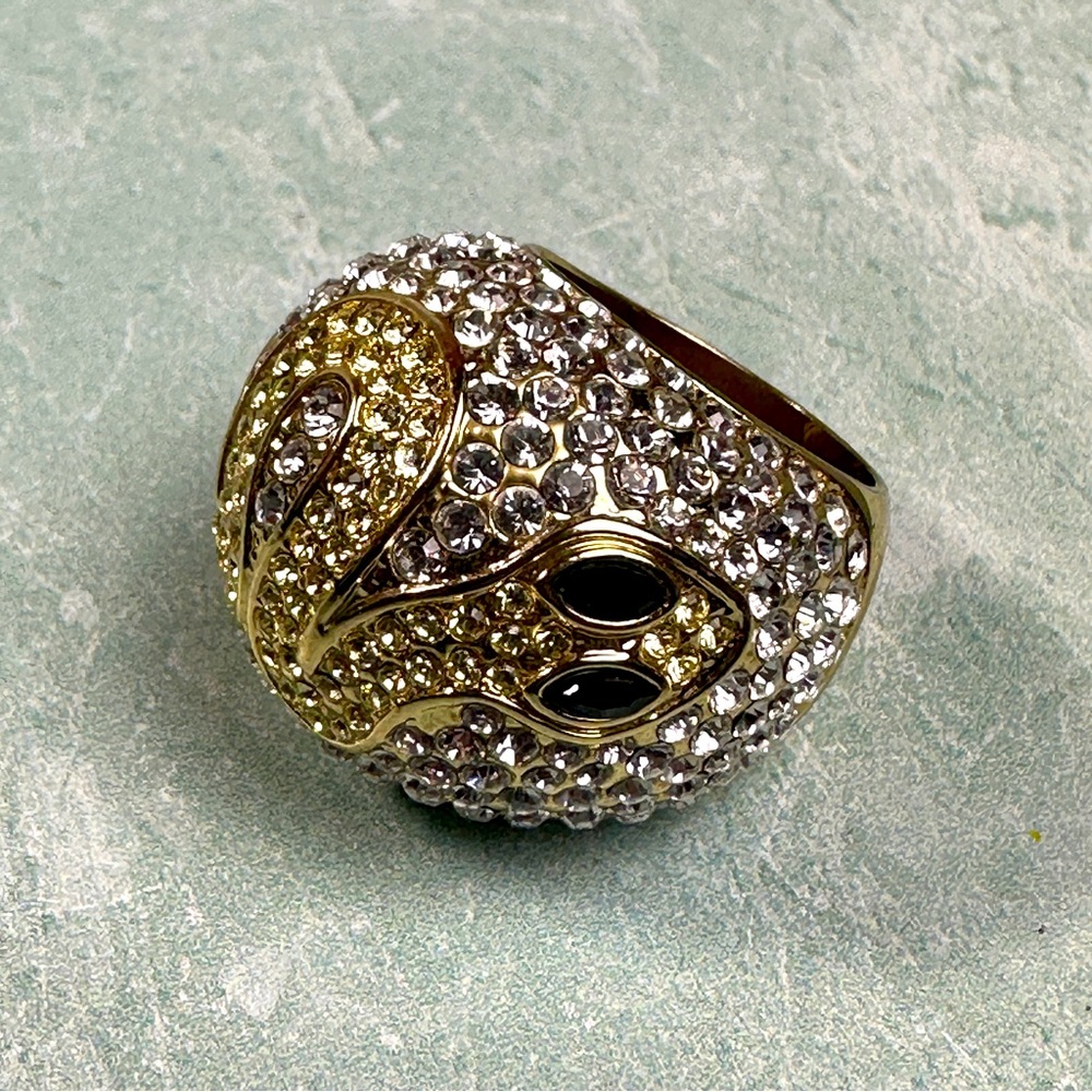 V stamped gold tone cocktail statement ring with rhinestone snake design size 7